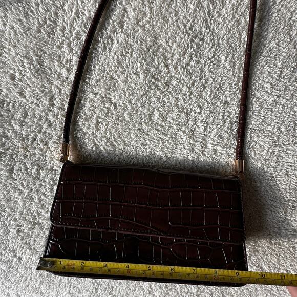 Chocolate Brown Faux Leather Croc Handbag - Picture 6 of 6